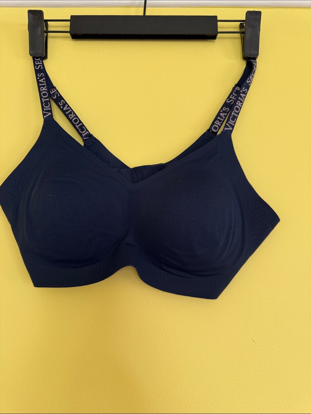 Victoria's Secret Navy Wireless Seamless Molded Bra
